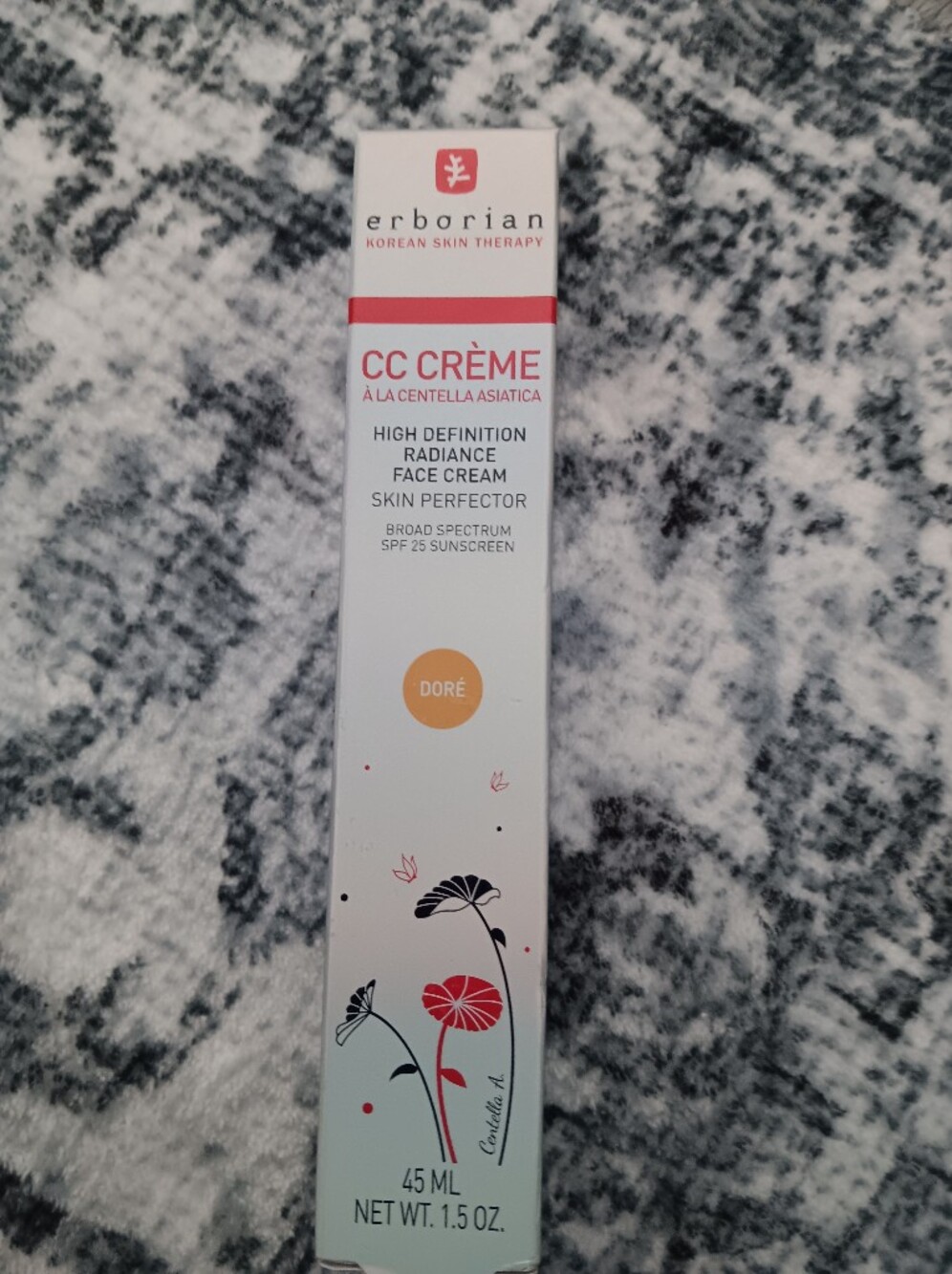 CC Crème High Definition Radiance Face Cream - Doré Medium Color.